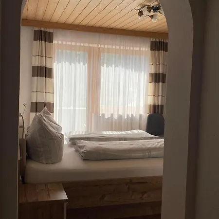 Daire Gaestehaus Alpina *
